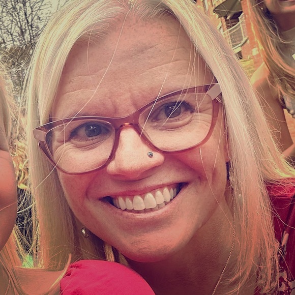 Meet your Posher, Lisa - Picture 1 of 1